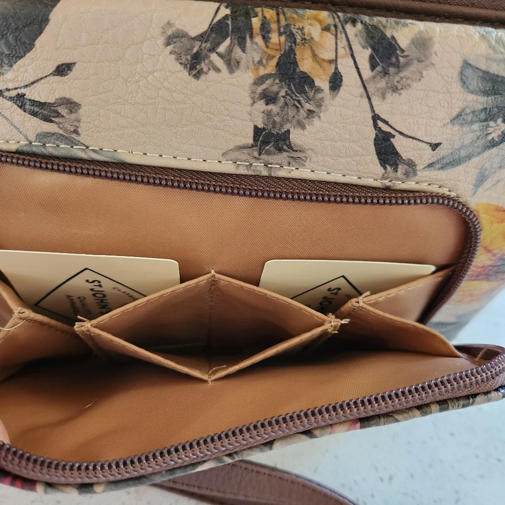 NWOT St. John's Bay Crossbody Purse - Picture 4 of 8